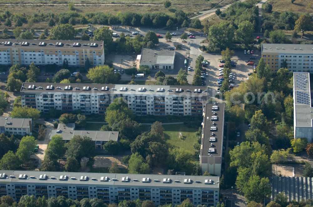 Berlin from the bird's eye view: Blick auf das Wohngebiet Berlin-Buch mit Mehrfamilienhäusern / Plattenbauten an der Karower Chaussee.