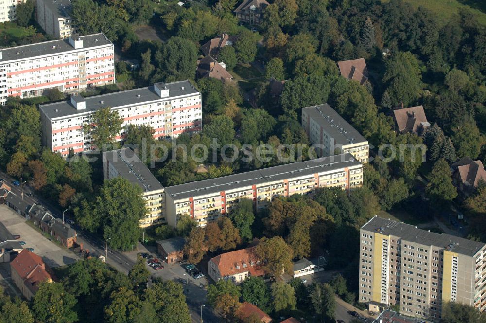 09.09.2009 from the bird's eye view: Blick auf das Wohngebiet Berlin-Buch mit Mehrfamilienhäusern / Plattenbauten an der Straße Alt-Buch und das Paritätische Seniorenwohnheim Am Schloßpark.