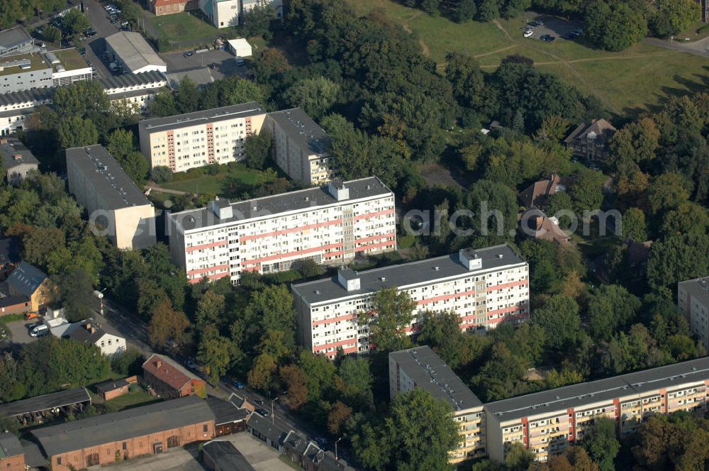 Aerial image 09.09.2009 - Blick auf das Wohngebiet Berlin-Buch mit Mehrfamilienhäusern / Plattenbauten an der Straße Alt-Buch und das Paritätische Seniorenwohnheim Am Schloßpark.