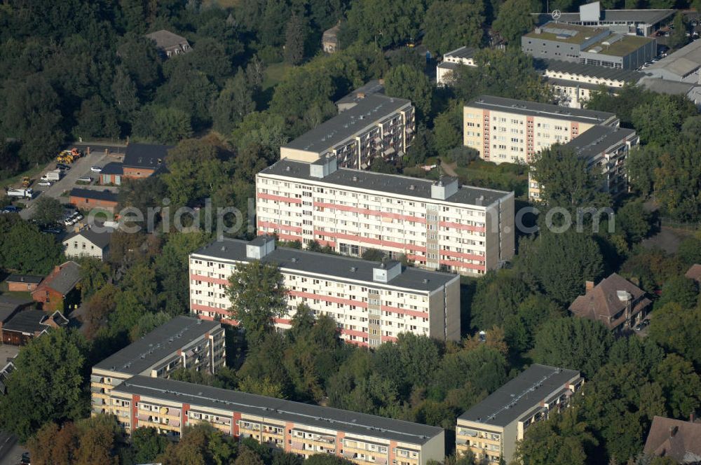 Aerial photograph 09.09.2009 - Blick auf das Wohngebiet Berlin-Buch mit Mehrfamilienhäusern / Plattenbauten an der Straße Alt-Buch und das Paritätische Seniorenwohnheim Am Schloßpark.