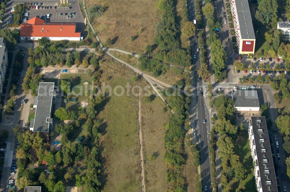 Aerial image Berlin - Blick auf das Wohngebiet Berlin-Buch mit Mehrfamilienhäusern / Plattenbauten an der Friedrich-Richter-Straße und Karower Chaussee.