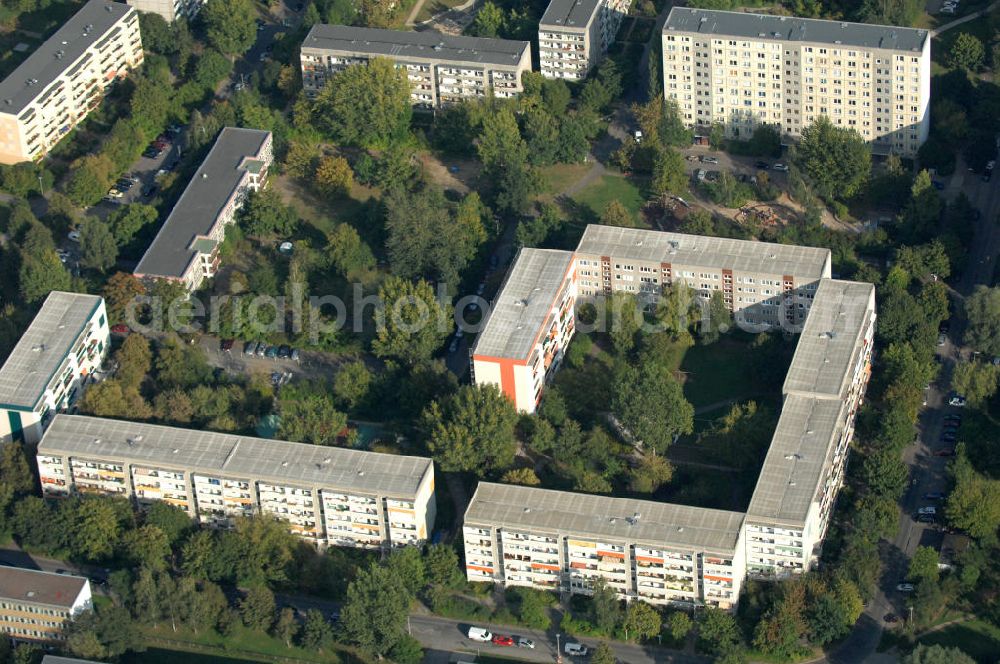 Berlin from the bird's eye view: Blick auf das Wohngebiet Berlin-Buch mit Mehrfamilienhäusern / Plattenbauten an der Walter-Friedrich-Straße und Franz-Schmidt-Straße.