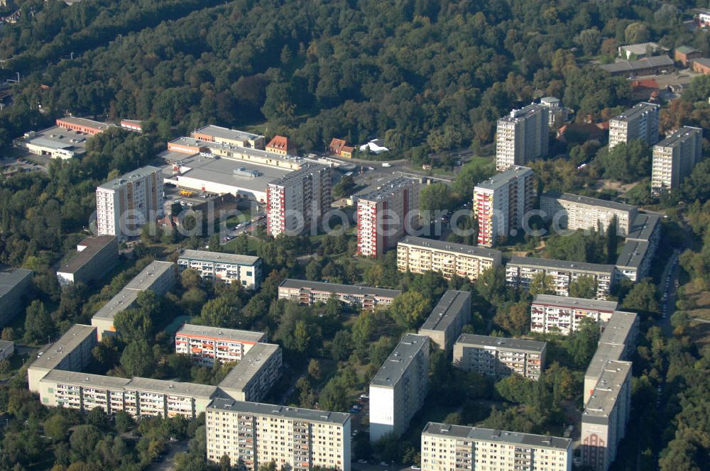 Berlin from above - Blick auf das Wohngebiet Berlin-Buch mit Mehrfamilienhäusern / Plattenbauten an der Walter-Friedrich-Straße, Franz-Schmidt-Straße, Groscurthstraße, Wiltbergstraße und Alt-Buch.