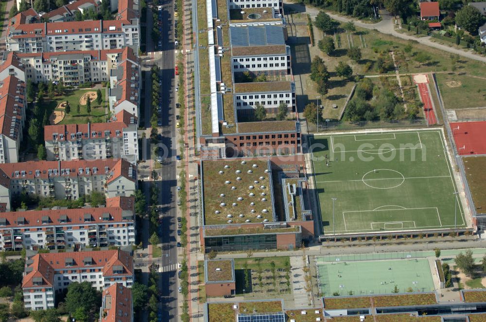 Aerial image Berlin - Blick auf Mehrfamilienhäuser und die Robert-Havemann-Schule an der Achillesstraße in Karow.