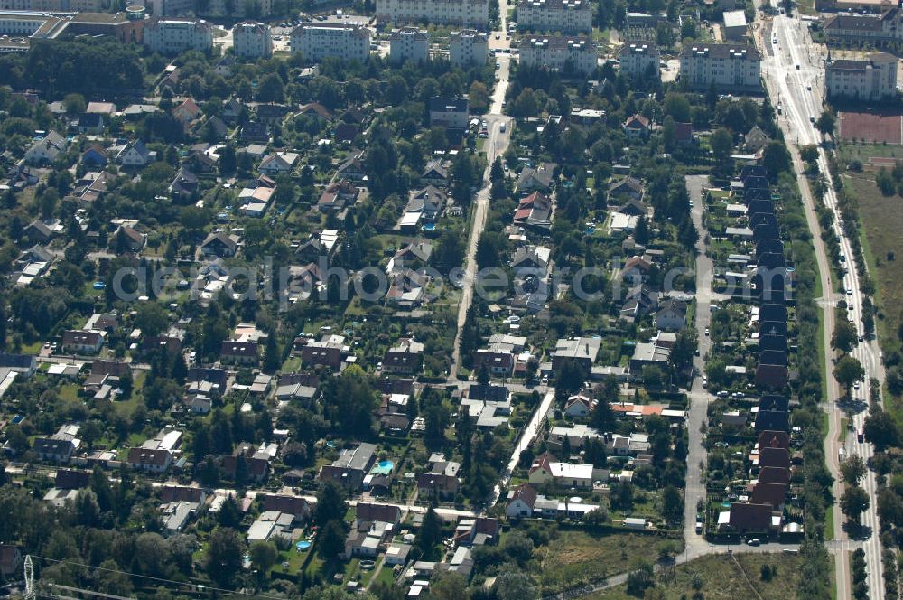 Berlin from the bird's eye view: Blick auf Einfamilienhäuser zwischen Karower / Bucher Chaussee, Achillesstraße, Zum Kappgraben und Erkeweg in Karow.