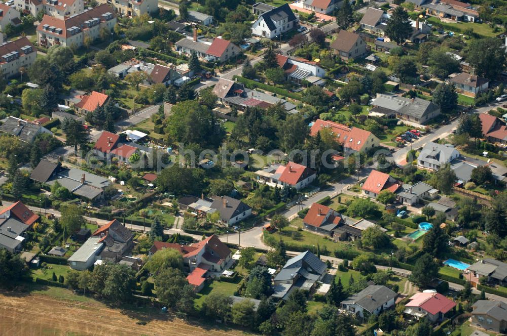 Aerial image Berlin - Blick auf Mehrfamilienhäuser und Einfamilienhäuser am Ingwäonenweg Ecke Swantewitstraße und Haduweg in Karow.