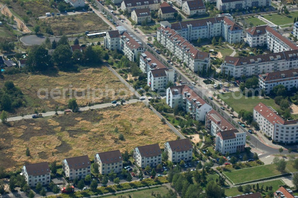 Berlin from the bird's eye view: Blick auf Mehrfamilienhäuser an der Achillesstraße Ecke Am Hohen Feld, als auch die Münchehagenstraße und der Hofzeichendamm in Karow.