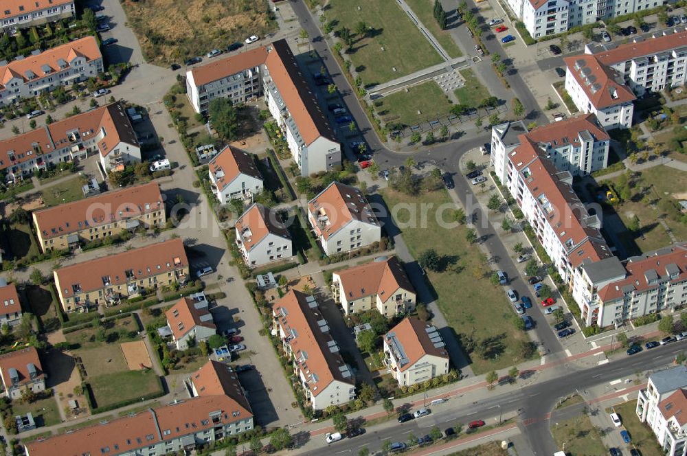 Berlin from above - Blick auf Mehrfamilienhäuser an der Straße Am Hohen Feld Ecke Hofzeichendamm in Karow.