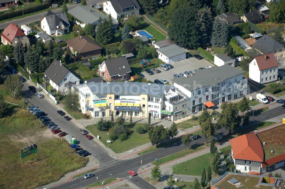 Aerial image Berlin - Blick auf ein Ärztehaus an der Bucher Chaussee Ecke Schönerlinder Weg in Karow.