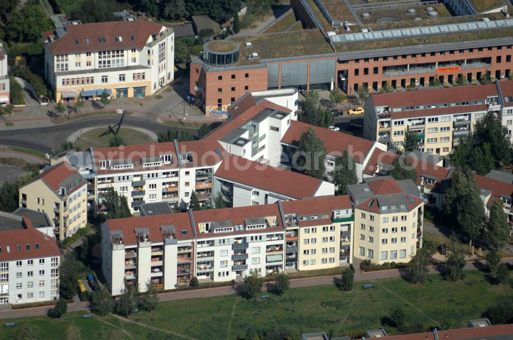 Aerial image Berlin - Blick über die Münchehagenstraße auf Mehrfamilienhäuser an der Achillesstraße Ecke Forkenzeile, Zum Kappgraben in Karow.