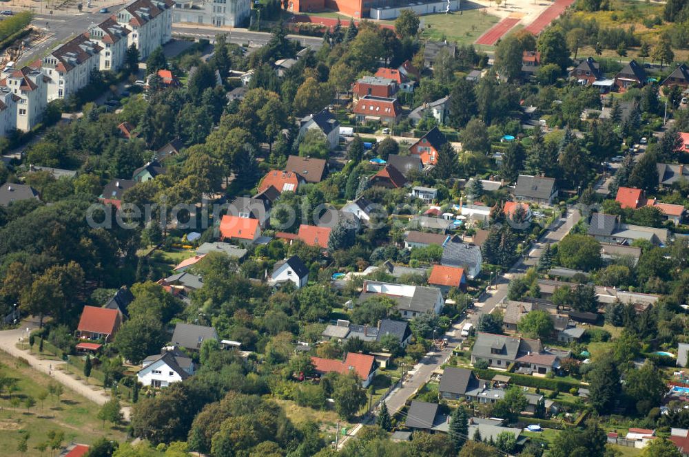 Berlin from above - Blick auf Mehrfamilienhäuser an der Achillesstraße, Krähenfußzeile, Swantewitstraße, Bohrerzeile und Bucher Chaussee in Karow.