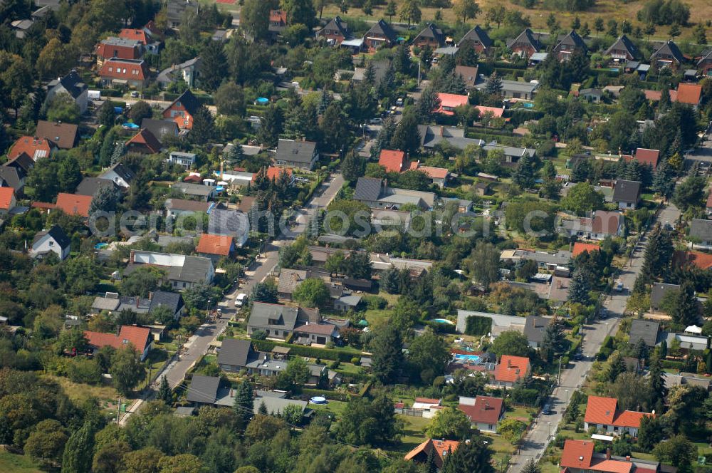 Berlin from the bird's eye view: Blick auf Mehrfamilienhäuser an der Swantewitstraße, Bohrerzeile, Haduweg und Bucher Chaussee in Karow.