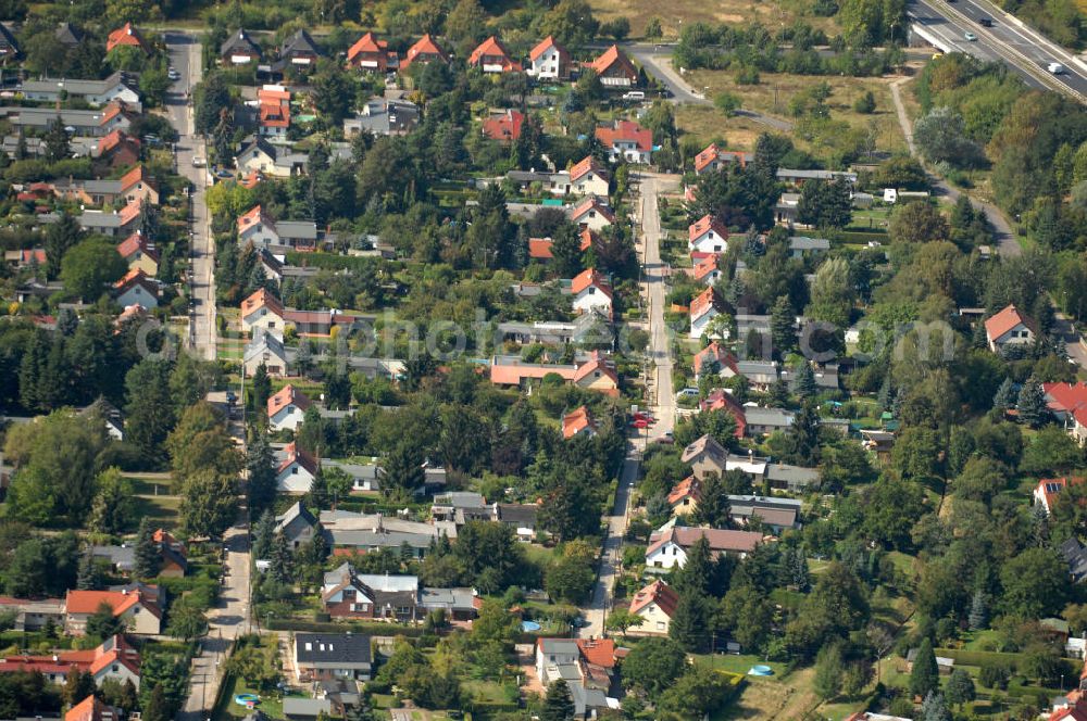 Aerial photograph Berlin - Blick auf Mehrfamilienhäuser an der Bohrerzeile, Bucher Chaussee, Nerthusweg und Erekweg in Karow.