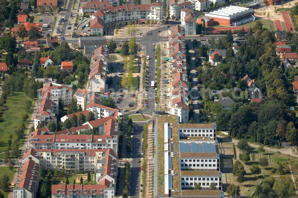 Berlin from above - Blick entlang der Achillesstraße mit der Robert-Havemann-Schule und Mehrfamilienhäuser bzw. Einfamilienhäuser und der Straße Zum Kappgraben Karow.