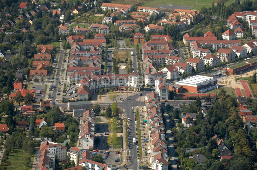 Berlin from the bird's eye view: Blick über Mehrfamilienhäuser und Einfamilienhäuser an der Achillesstraße Ecke Bucher Chaussee auf Mehrfamilienhäuser im Wohngebiet / Neubaugebiet Karow-Nord.