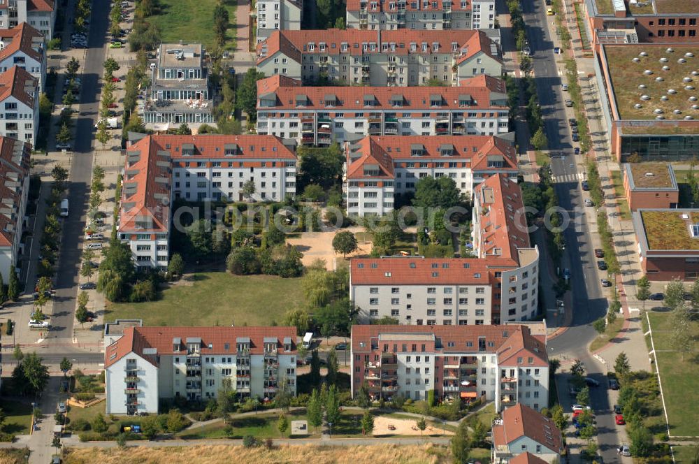 Aerial photograph Berlin - Blick auf Mehrfamilienhäuser an der Straße Am Hohen Feld Ecke Münchehagenstraße und Achillesstraße in Karow.