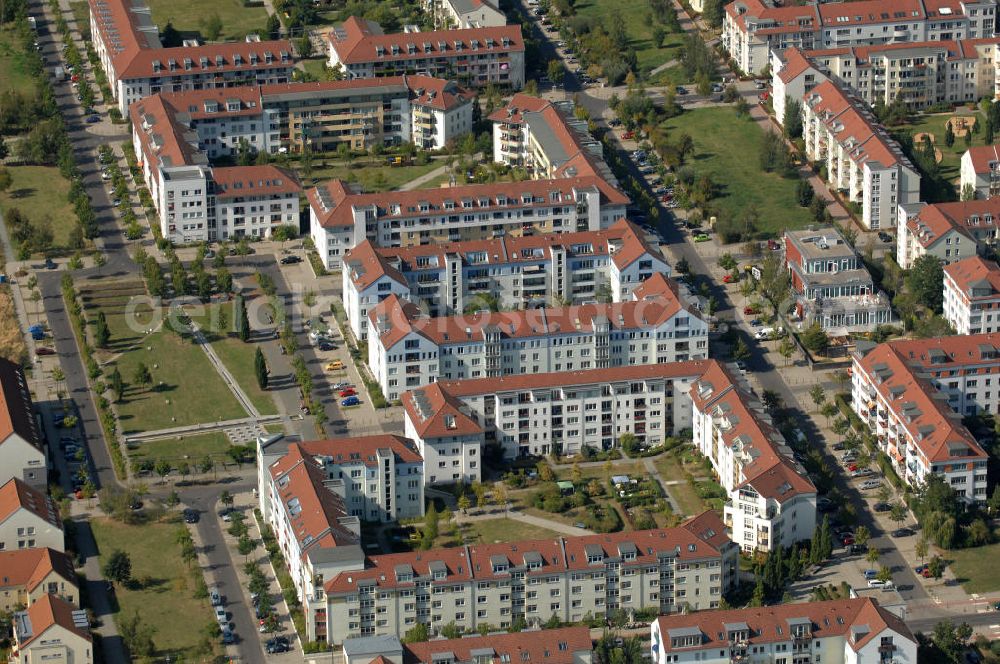 Berlin from above - Blick auf Mehrfamilienhäuser an der Münchehagenstraße Ecke Am Hohen Feld Ecke Hofzeichendamm und der Forkenzeile in Karow.