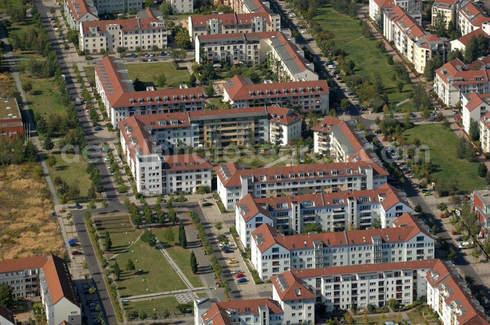 Berlin from the bird's eye view: Blick auf Mehrfamilienhäuser an der Münchehagenstraße Ecke Hofzeichendamm Ecke Forkenzeile in Karow.