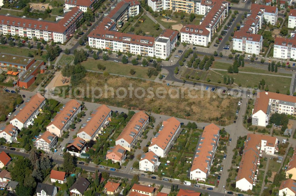 Aerial photograph Berlin - Blick auf Mehrfamilienhäuser an der Siverstorpstraße Ecke Am Hohen Feld Ecke Drei-Linien-Weg in Karow