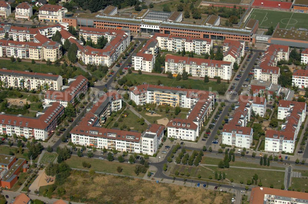 Berlin from above - Blick auf Mehrfamilienhäuser am Hofzeichendamm Ecke Forkenzeile Ecke Münchehagenstraße Ecke Achillesstraße in Karow.