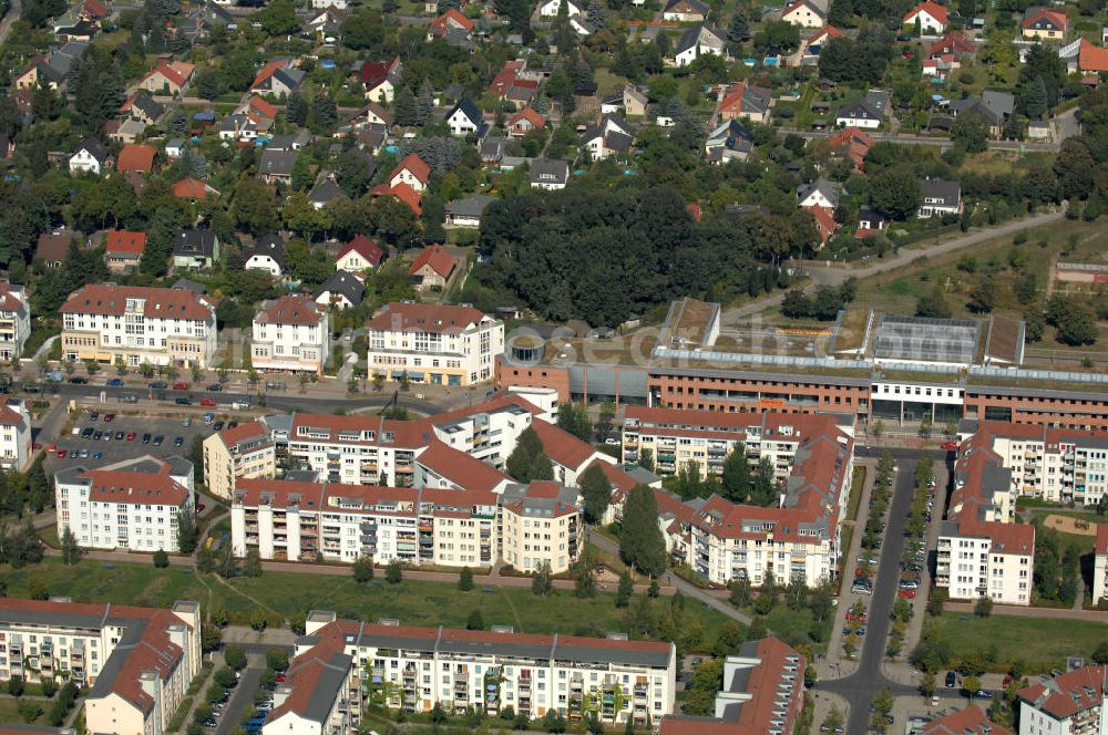 Aerial image Berlin - Blick auf Mehrfamilienhäuser an der Münchehagenstraße Ecke Forkenzeile und Achillesstraße Ecke Zum Kappgraben mit der Robert-Havemann-Straße in Karow.