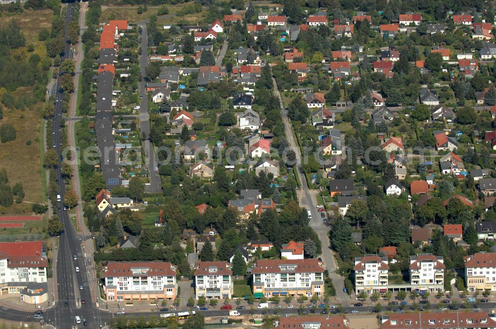 Berlin from above - Blick auf Einfamilienhäuser und Mehrfamilienhäuser an der Karower Chaussee Ecke Achillesstraße Ecke Bohrerzeile Ecke Krähenfußzeile Ecke Haduweg Ecke Lanzelotstraße Ecke Nerthusweg in Karow.