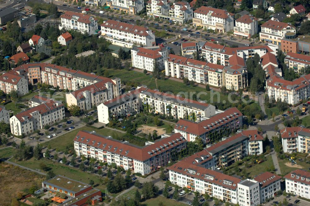 Aerial image Berlin - Blick auf Mehrfamilienhäuser an der Münchehagenstraße Ecke Hofzeichendamm Ecke Forkenzeile in Karow.