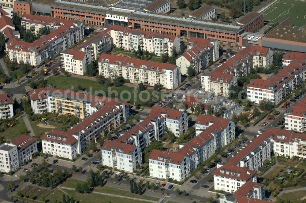 Berlin from above - Blick über Mehrfamilienhäuser am Hofzeichendamm Ecke Münchehagenstraße Ecke Achillesstraße in Karow.