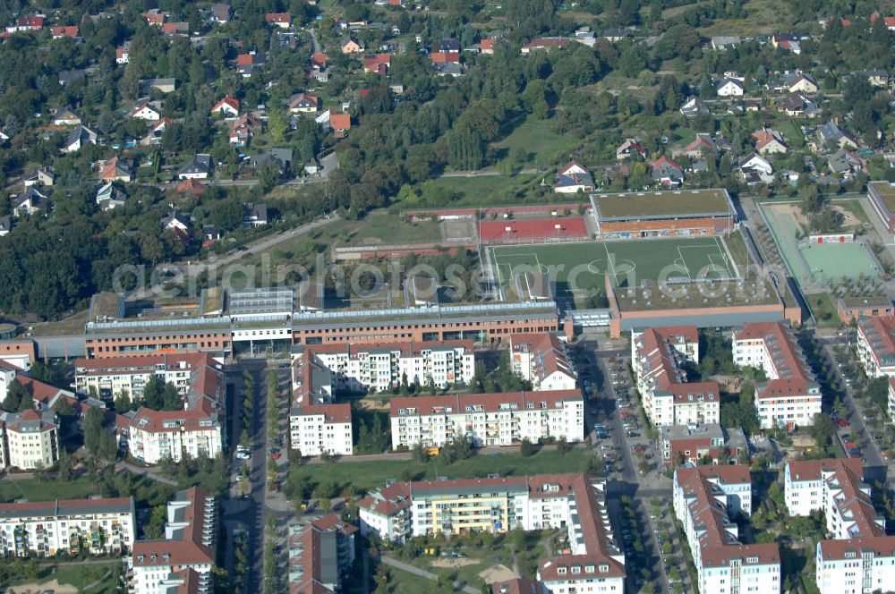 Berlin from the bird's eye view: Blick auf das Wohngebiet Berlin-Karow mit Einfamilienhäusern und Mehrfamilienhäusern zwischen der Straße Zum Kappgraben, Alt Karow, Ingwäonenweg und der Straße 70.