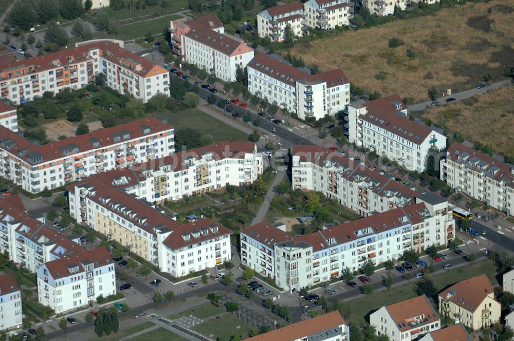 Aerial photograph Berlin - Blick auf das Wohngebiet Berlin-Karow mit Einfamilienhäusern und Mehrfamilienhäusern zwischen der Straße Zum Kappgraben, Alt Karow, Ingwäonenweg und der Straße 70.