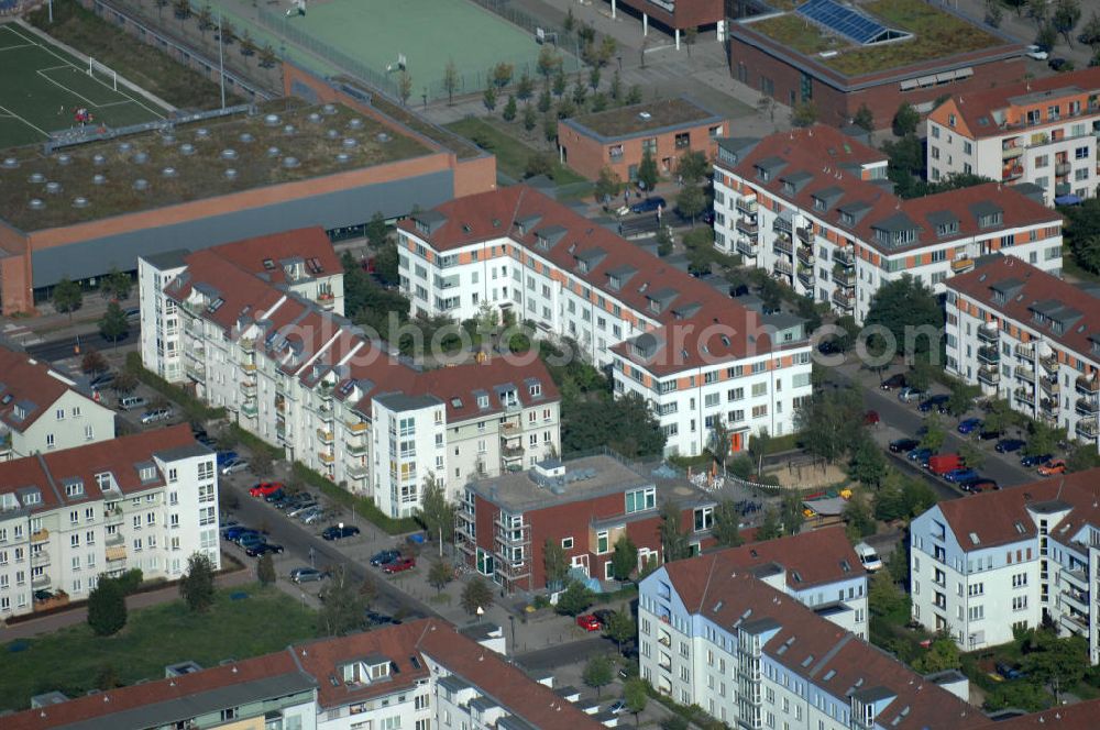 Berlin from above - Blick auf das Wohngebiet Berlin-Karow mit Einfamilienhäusern und Mehrfamilienhäusern zwischen der Straße Zum Kappgraben, Alt Karow, Ingwäonenweg und der Straße 70.