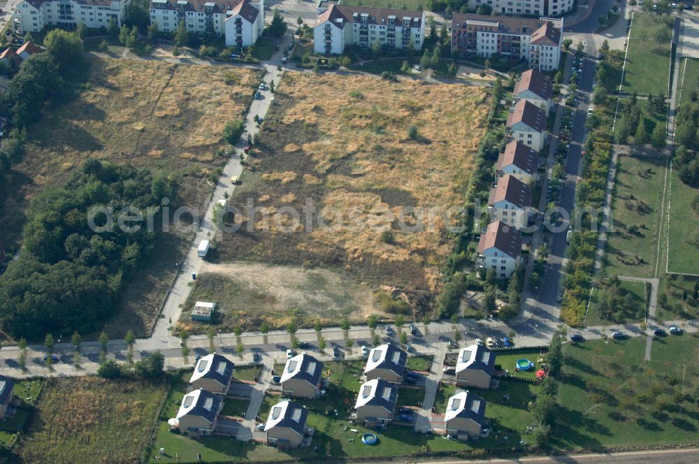 Berlin from above - Blick auf das Wohngebiet Berlin-Karow mit Einfamilienhäusern und Mehrfamilienhäusern zwischen der Straße Zum Kappgraben, Alt Karow, Ingwäonenweg und der Straße 70.