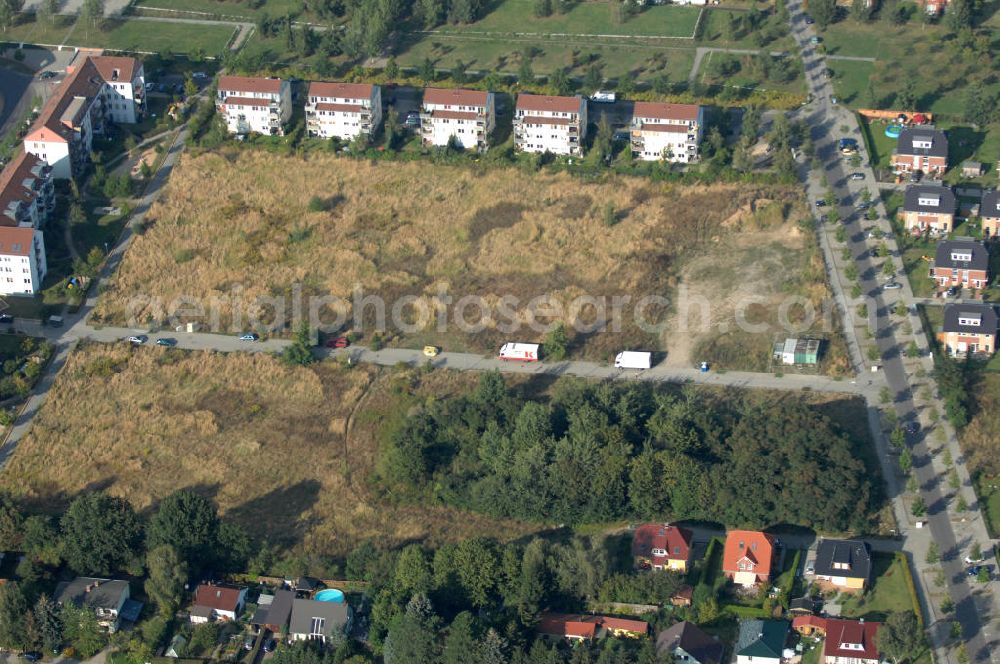 Berlin from above - Blick auf das Wohngebiet Berlin-Karow mit Einfamilienhäusern und Mehrfamilienhäusern zwischen der Straße Zum Kappgraben, Alt Karow, Ingwäonenweg und der Straße 70.