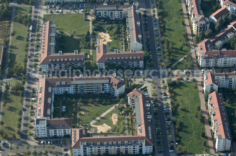 Berlin from above - Blick auf das Wohngebiet Berlin-Karow mit Einfamilienhäusern und Mehrfamilienhäusern zwischen der Straße Zum Kappgraben, Alt Karow, Ingwäonenweg und der Straße 70.