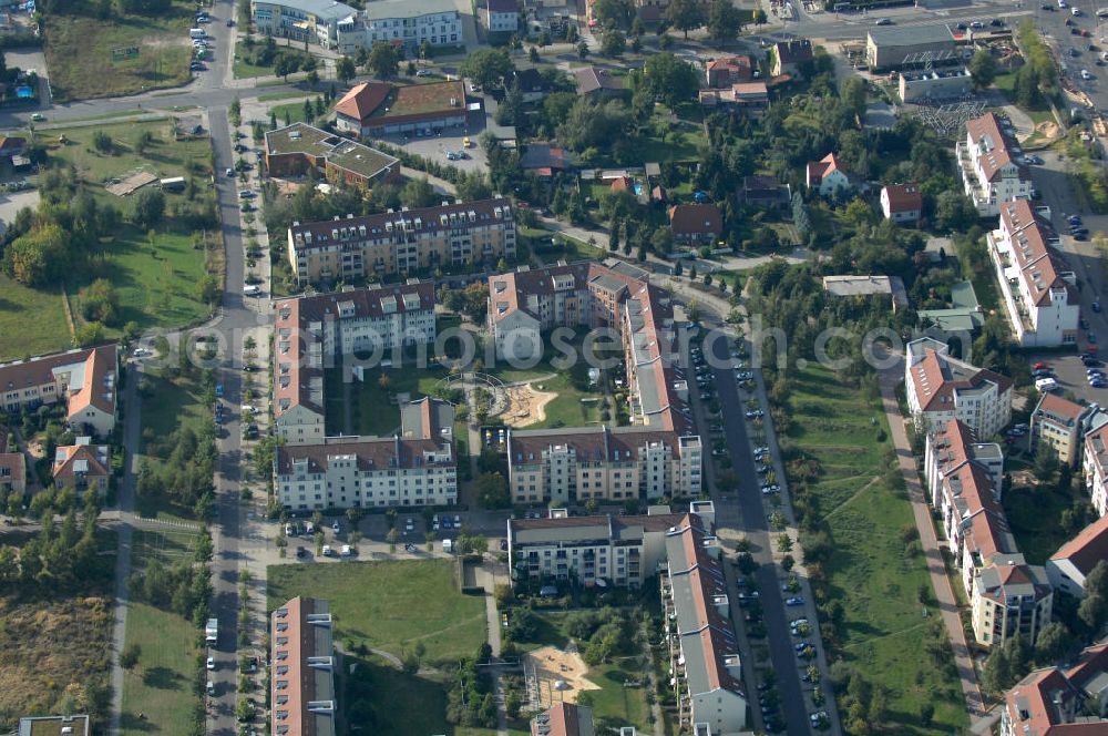 Aerial image Berlin - Blick auf das Wohngebiet Berlin-Karow mit Einfamilienhäusern und Mehrfamilienhäusern zwischen der Straße Zum Kappgraben, Alt Karow, Ingwäonenweg und der Straße 70.