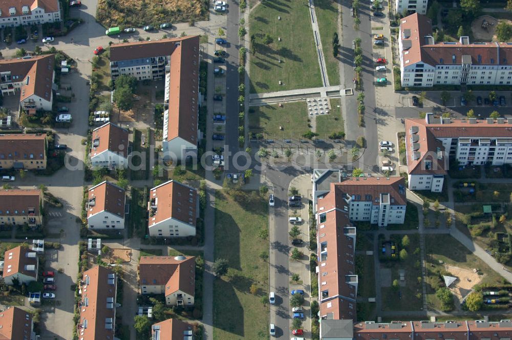 Aerial photograph Berlin - Blick auf das Wohngebiet Berlin-Karow mit Einfamilienhäusern und Mehrfamilienhäusern zwischen der Straße Zum Kappgraben, Alt Karow, Ingwäonenweg und der Straße 70.