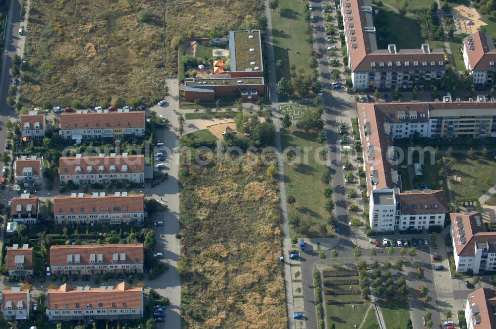 Berlin from the bird's eye view: Blick auf das Wohngebiet Berlin-Karow mit Einfamilienhäusern und Mehrfamilienhäusern zwischen der Straße Zum Kappgraben, Alt Karow, Ingwäonenweg und der Straße 70.