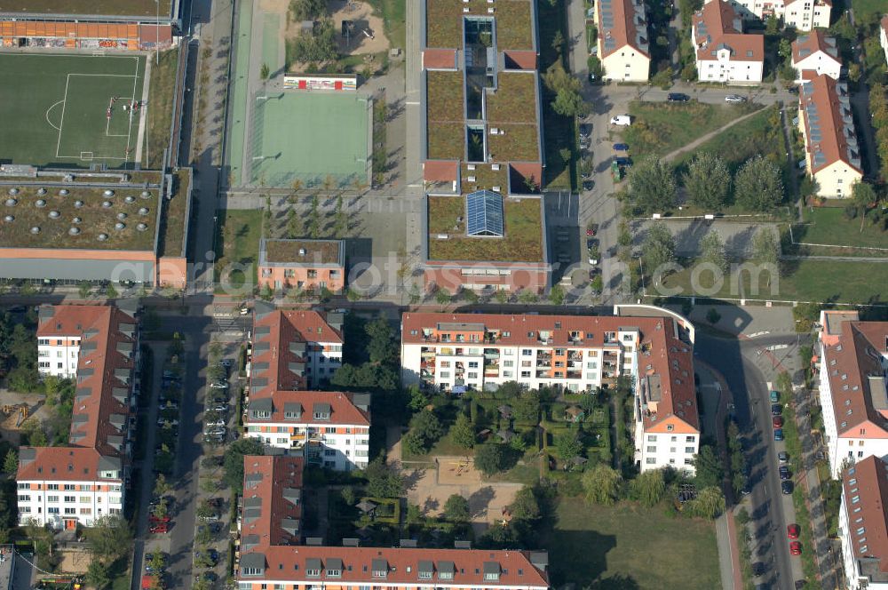 Aerial photograph Berlin - Blick auf das Wohngebiet Berlin-Karow mit Einfamilienhäusern und Mehrfamilienhäusern zwischen der Straße Zum Kappgraben, Alt Karow, Ingwäonenweg und der Straße 70.