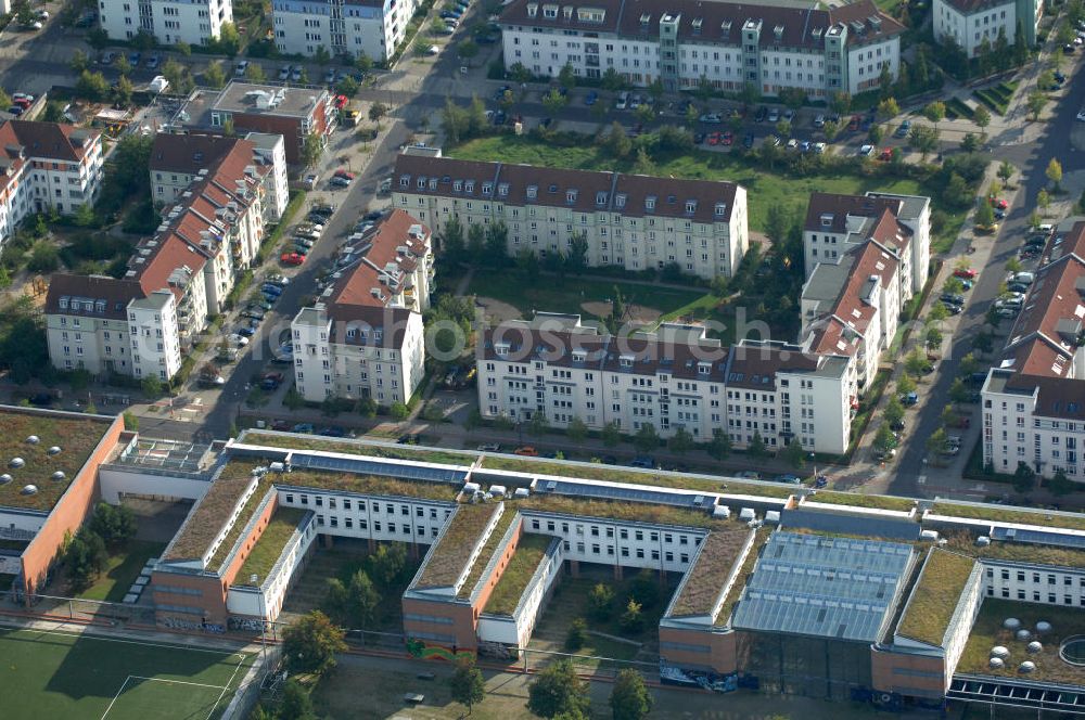 Berlin from above - Blick auf das Wohngebiet Berlin-Karow mit Einfamilienhäusern und Mehrfamilienhäusern zwischen der Straße Zum Kappgraben, Alt Karow, Ingwäonenweg und der Straße 70.