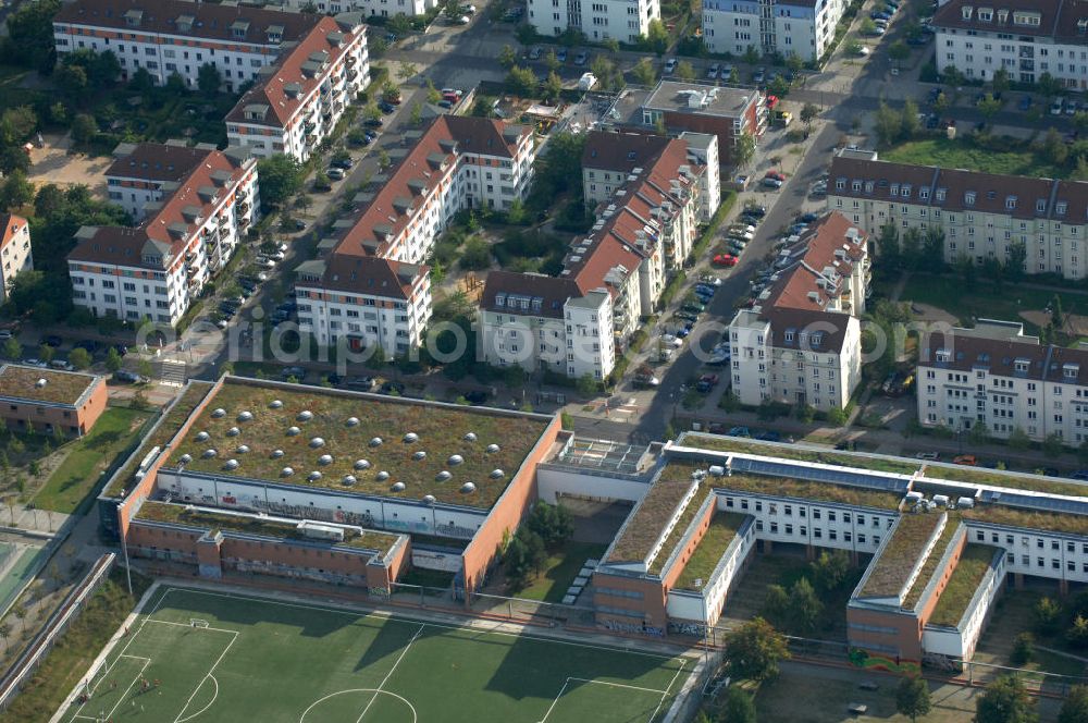 Berlin from the bird's eye view: Blick auf das Wohngebiet Berlin-Karow mit Einfamilienhäusern und Mehrfamilienhäusern zwischen der Straße Zum Kappgraben, Alt Karow, Ingwäonenweg und der Straße 70.