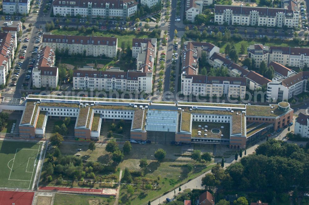 Aerial photograph Berlin - Blick auf das Wohngebiet Berlin-Karow mit Einfamilienhäusern und Mehrfamilienhäusern zwischen der Straße Zum Kappgraben, Alt Karow, Ingwäonenweg und der Straße 70.