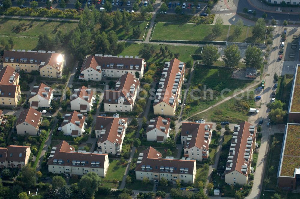 Berlin from the bird's eye view: Blick auf das Wohngebiet Berlin-Karow mit Einfamilienhäusern und Mehrfamilienhäusern zwischen der Straße Zum Kappgraben, Alt Karow, Ingwäonenweg und der Straße 70.