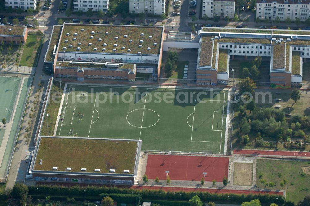 Berlin from the bird's eye view: Blick auf die Robert-Havemann-Schule an der Achillesstraße in Karow.