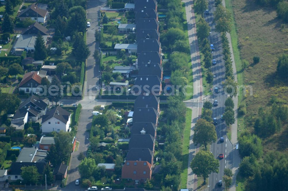 Aerial photograph Berlin - Blick auf Einfamilienhäuser in Berlin-Karow zwischen Siedlungsring, Bucher Chaussee und Zum Kappgraben.