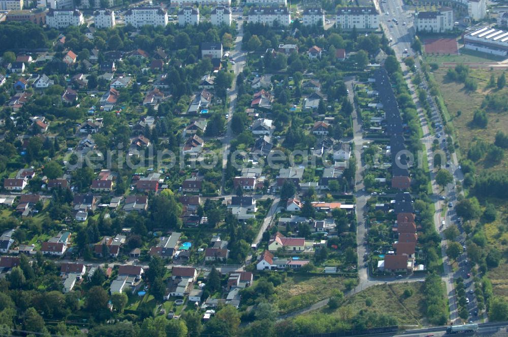 Berlin from above - Blick auf Einfamilienhäuser in Berlin-Karow zwischen Siedlungsring, Bucher Chaussee und Zum Kappgraben.