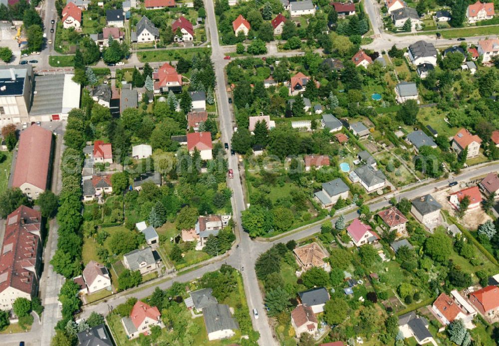 Berlin - Kaulsdorf / Mahlsdorf from above - Blick auf das Wohngebiet am Münsterberger Weg - Hornsteiner Weg in Berlin-Kaulsdorf / Mahlsdorf. View of the residential area at the street Muensterberger Weg - Hornsteiner Weg in the district Kaulsdorf.