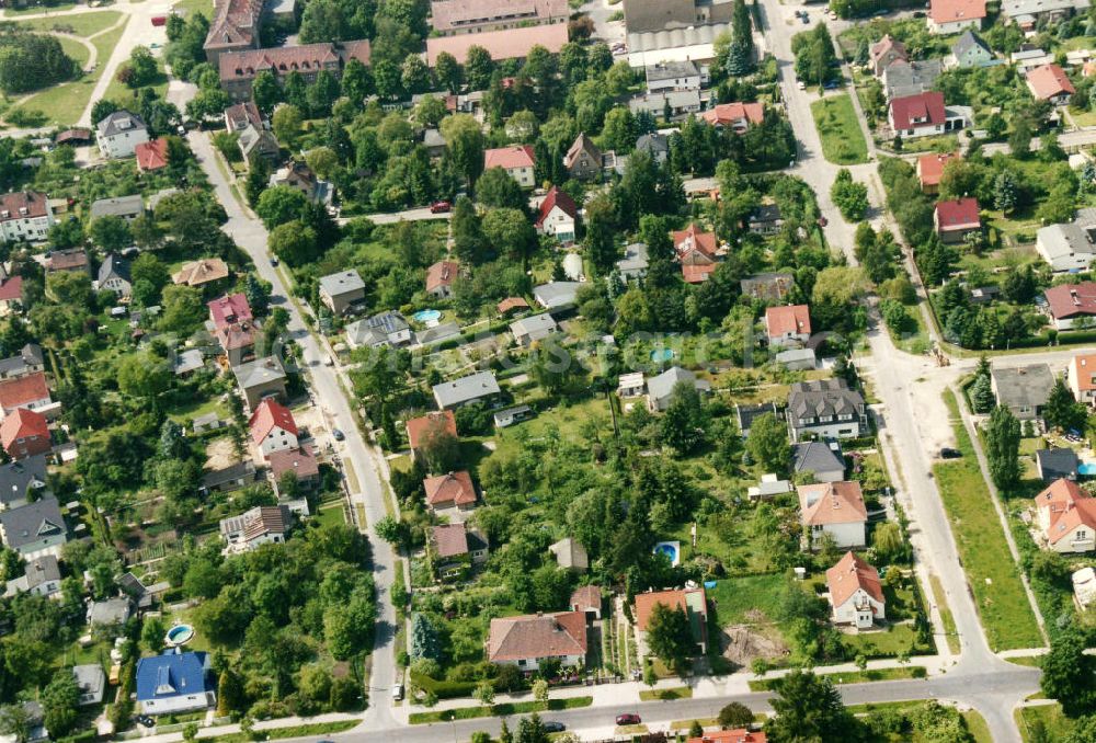 Aerial image Berlin - Kaulsdorf / Mahlsdorf - Blick auf das Wohngebiet am Münsterberger Weg - Hornsteiner Weg in Berlin-Kaulsdorf / Mahlsdorf. View of the residential area at the street Muensterberger Weg - Hornsteiner Weg in the district Kaulsdorf.