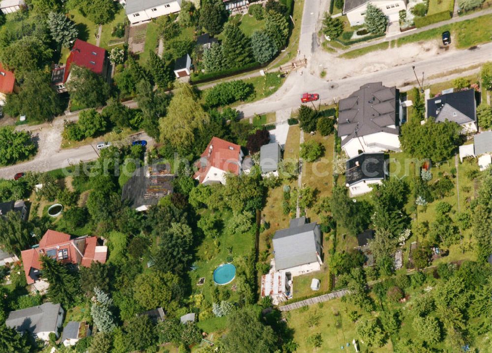 Aerial photograph Berlin - Kaulsdorf / Mahlsdorf - Blick auf das Wohngebiet am Münsterberger Weg - Hornsteiner Weg in Berlin-Kaulsdorf / Mahlsdorf. View of the residential area at the street Muensterberger Weg - Hornsteiner Weg in the district Kaulsdorf.