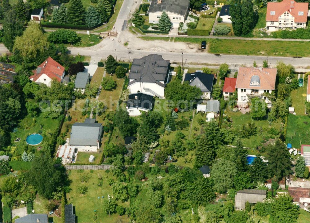 Berlin - Kaulsdorf / Mahlsdorf from the bird's eye view: Blick auf das Wohngebiet am Münsterberger Weg - Hornsteiner Weg in Berlin-Kaulsdorf / Mahlsdorf. View of the residential area at the street Muensterberger Weg - Hornsteiner Weg in the district Kaulsdorf.