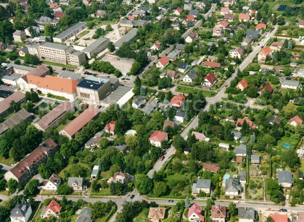 Aerial image Berlin - Kaulsdorf / Mahlsdorf - Blick auf das Wohngebiet am Finkenwalder Weg - Hornsteiner Weg in Berlin-Kaulsdorf Mahlsdorf. View of the residential area at the street Finkenwalder Weg - Hornsteiner Weg in the district Kaulsdorf.